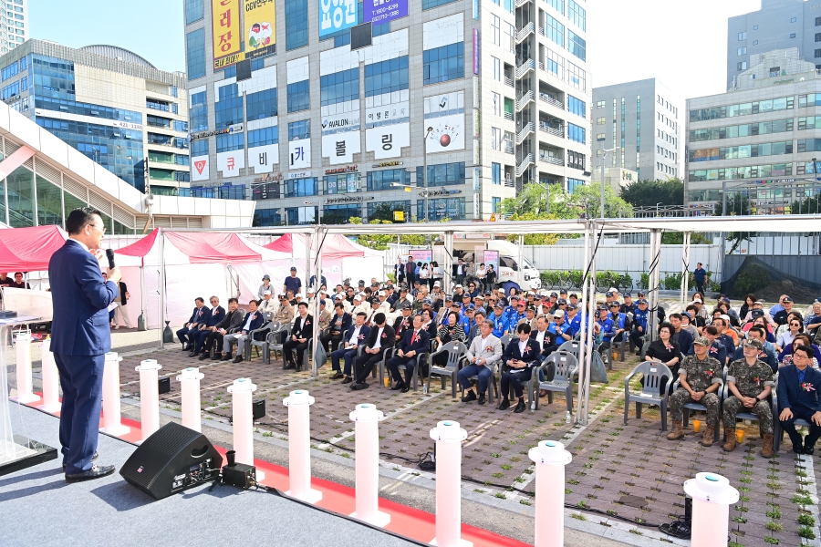 연수구는 25일 청학동 466-11번지 연수역 남부공영주차장 보훈회관 건립 부지에서 지역 보훈단체들의 보금자리이자 다양한 보훈선양사업을 주도할 연수구 보훈회관의 기공식을 개최했다